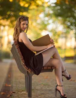 usha 22 year female call girls in Nashik